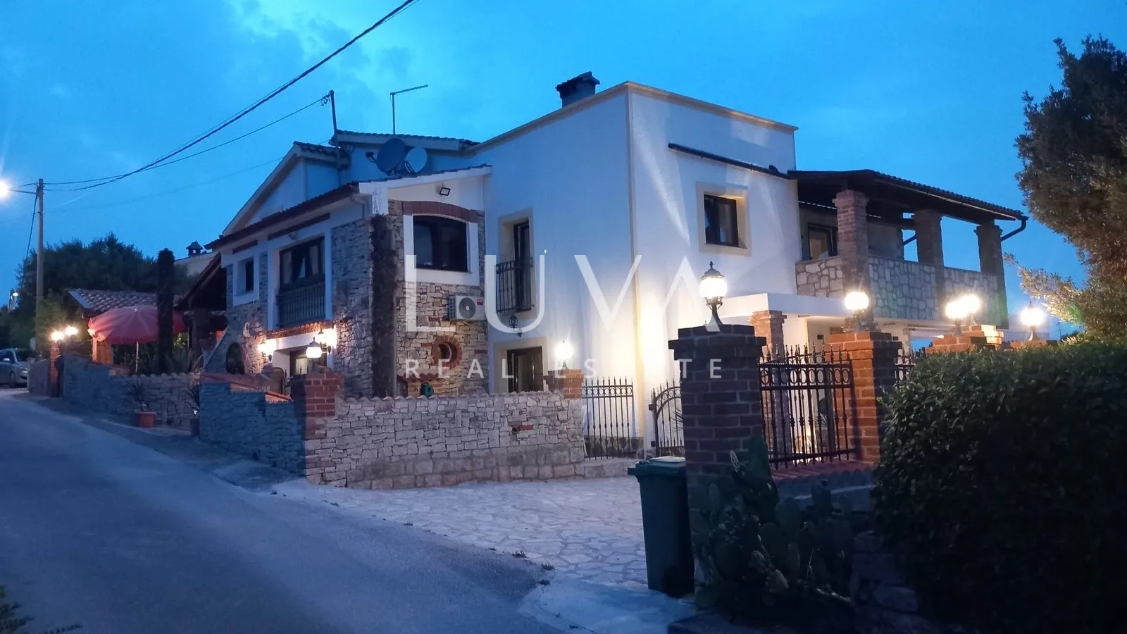 istra, višnjan, rustikalna kuća s tri apartmana, 580m2 - slika 33