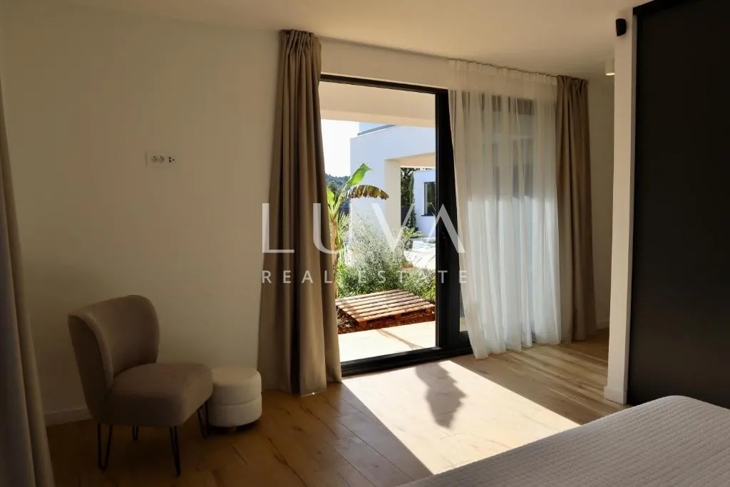 šolta, rogač, luksuzna vila s bazenom uz more na prodaju - slika 36