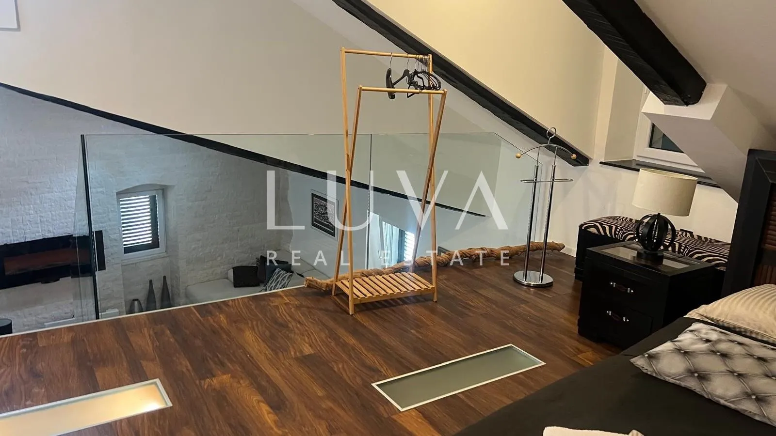 šibenik, ekskluzivan stan 90 m2 s galerijom u srcu grada - slika 15