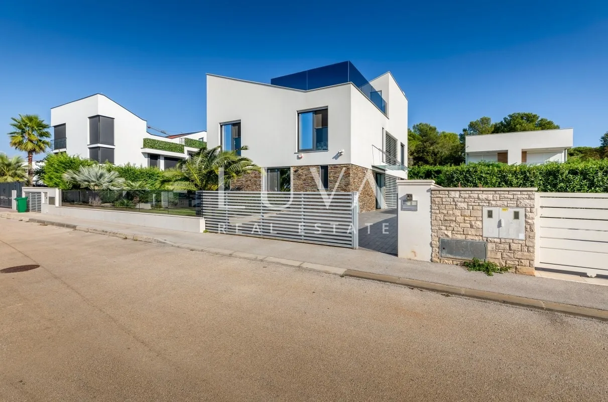 istra, fažana, moderna vila s bazenom uz more, 330 m2 - slika 2