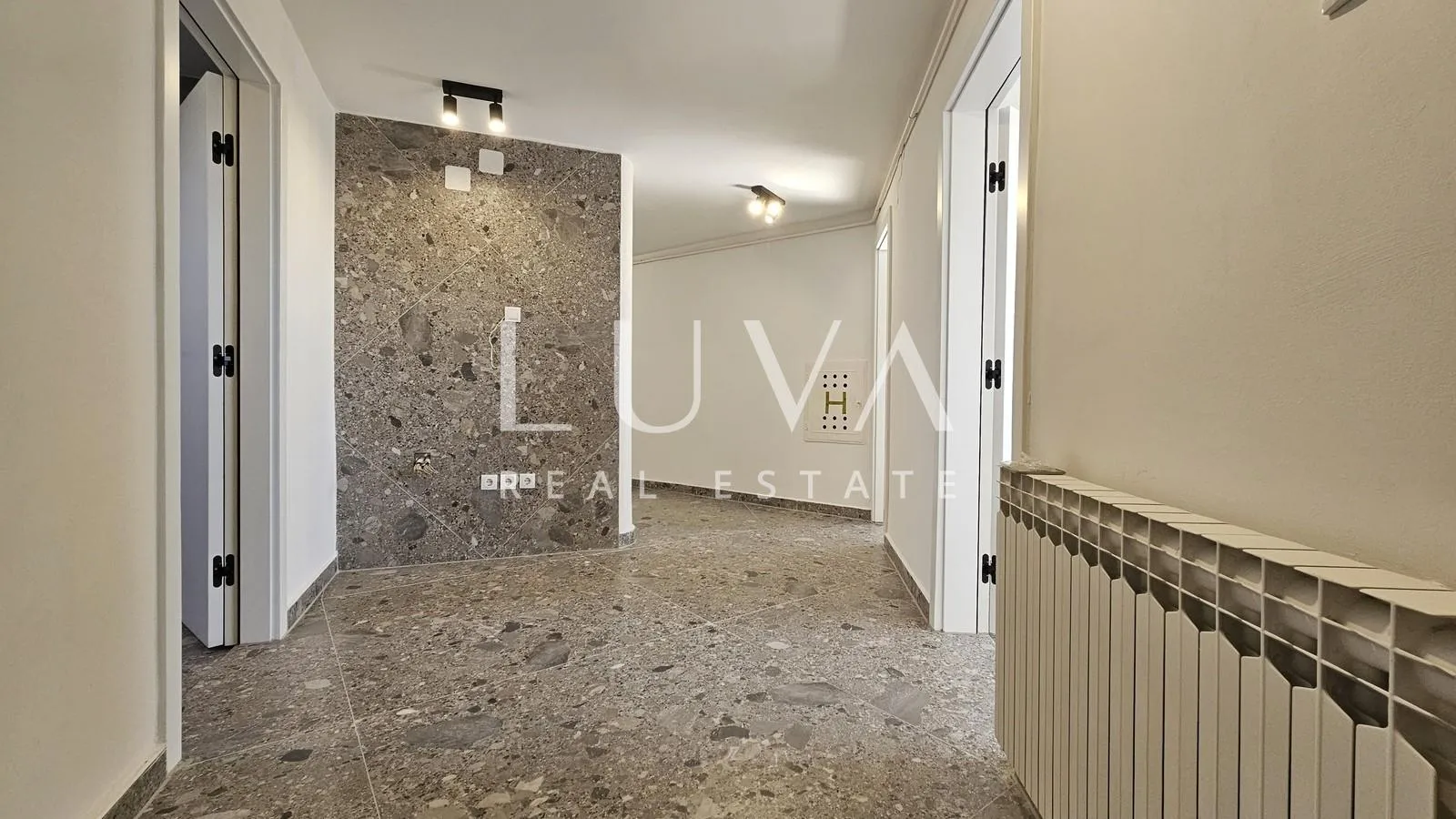 sesvete, centar, novouređeni poslovni prostor 144m2 za najam - slika 16