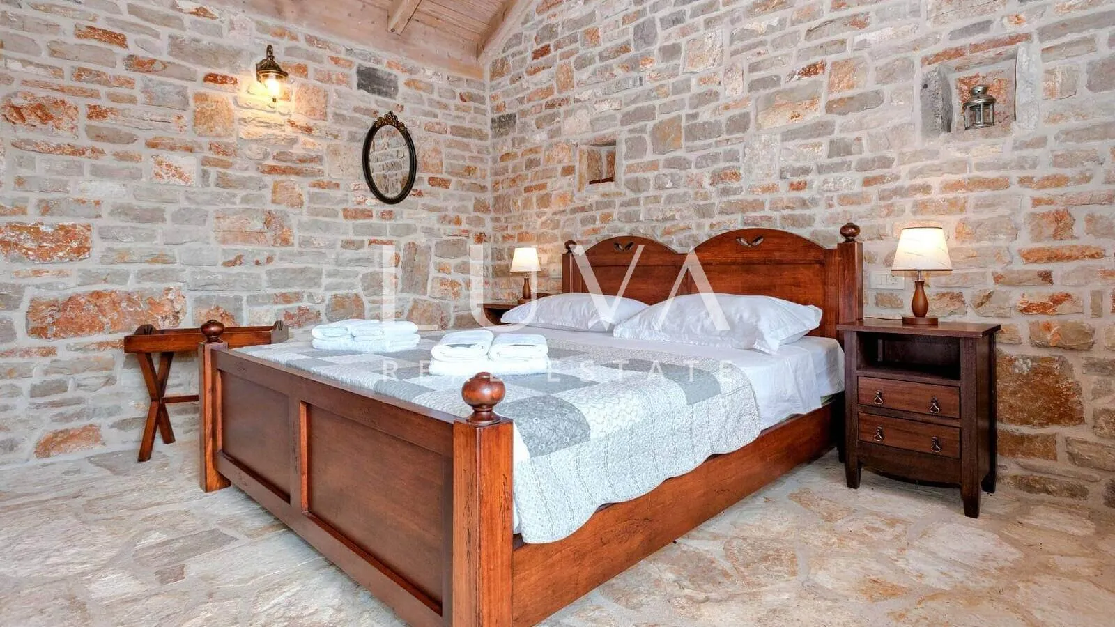 luksuzna vila s bazenom na osami na hvaru - slika 16