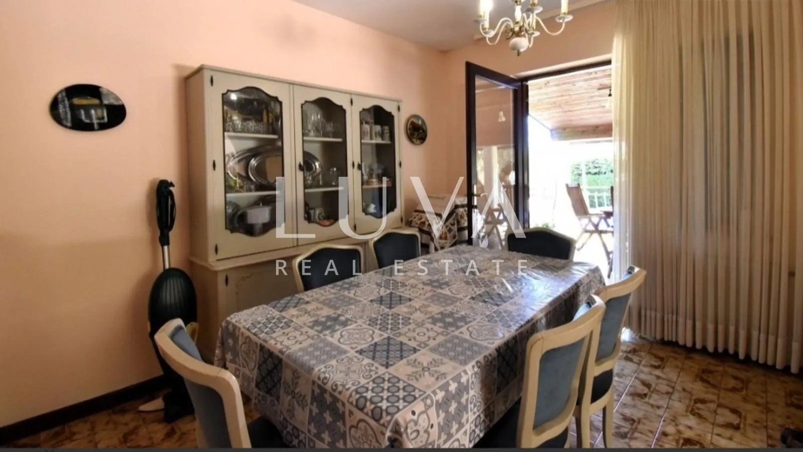 poreč, kukci, kuća 330 m2 s bazenom na prodaju - slika 10