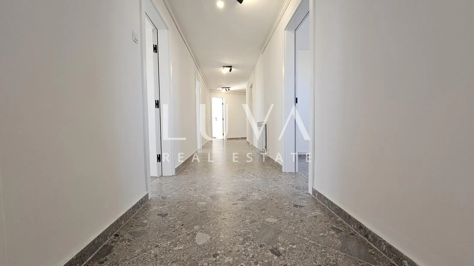 sesvete, centar, novouređeni poslovni prostor 144m2 za najam - slika 8