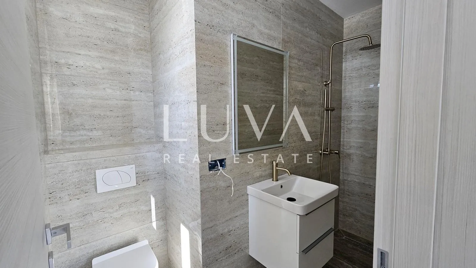omiš, jesenice, penthouse s 134 m2 krovne terase sa pogledom na more - slika 18