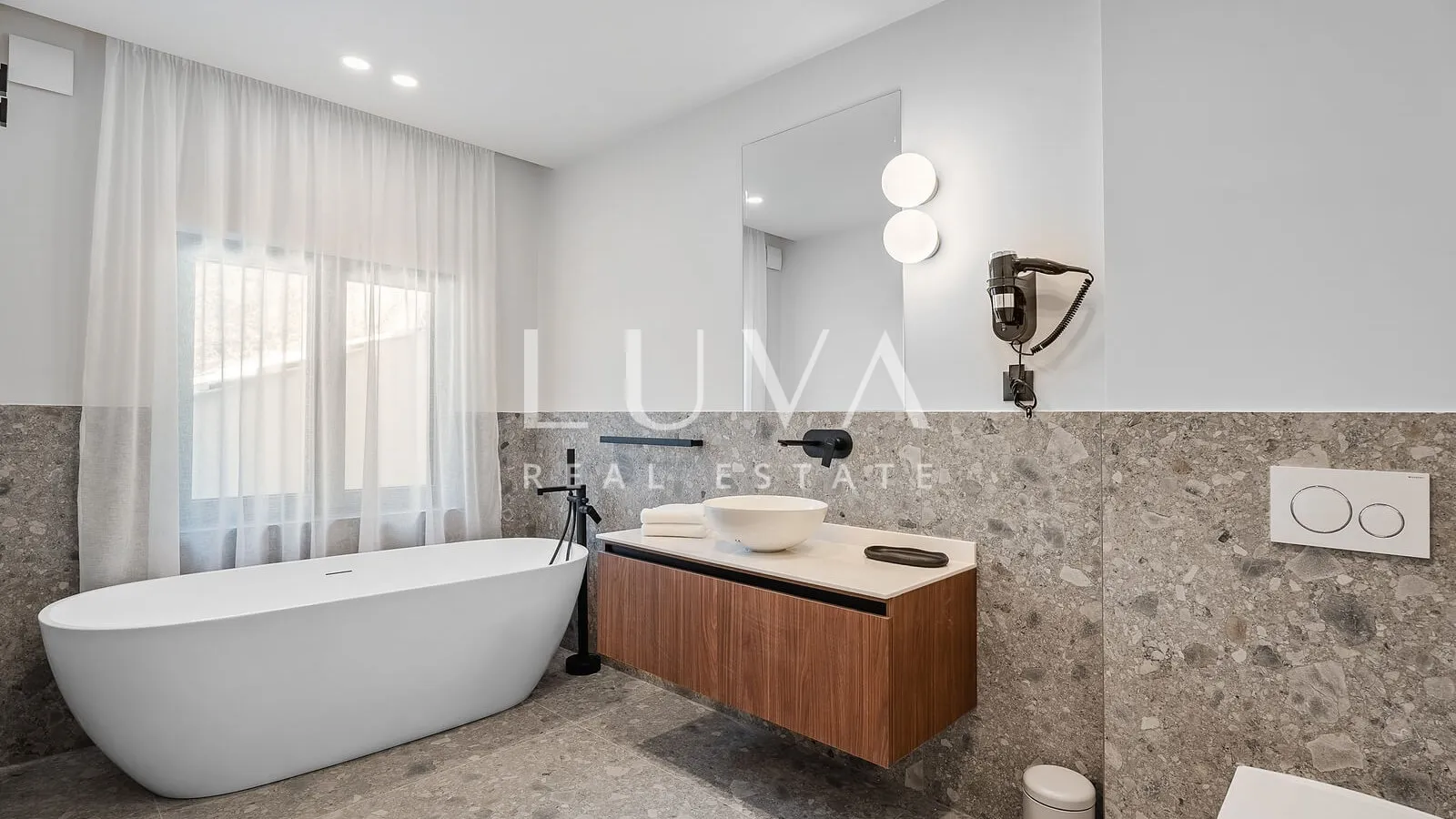 duće, omiš, luksuzni resort s 4 velika apartmana i bazenom uz more na prodaju - slika 17