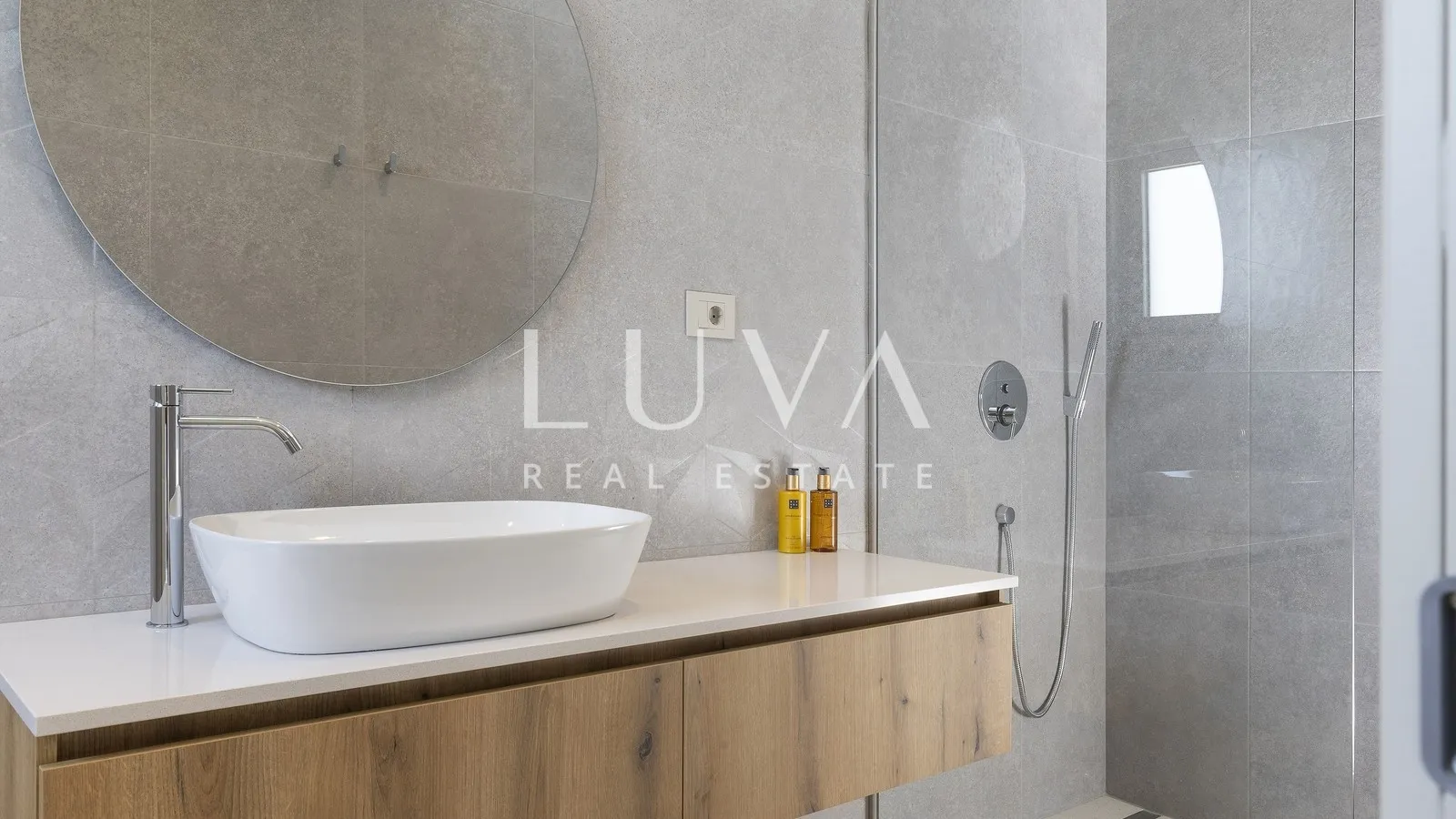 split, luksuzna vila s pogledom na more, 220 m2 za dugoročni najam - slika 31