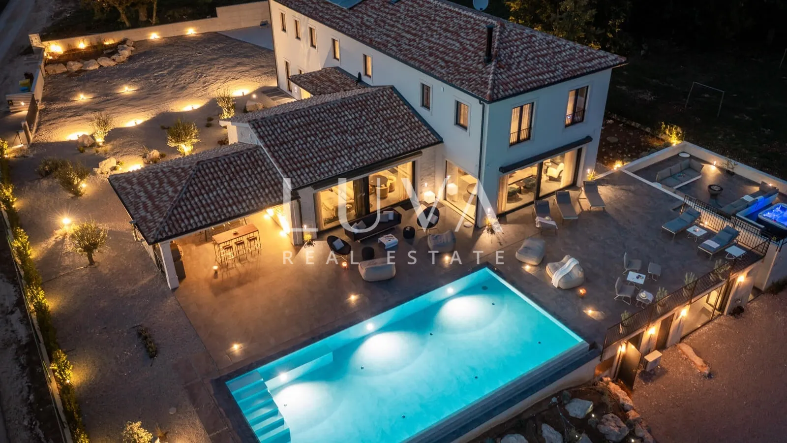 luksuzna vila s bazenom i tenis terenom, motovun, istra - slika 29