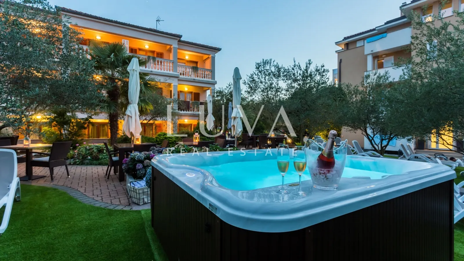 Krk, Malinska, kuća, mini hotel, prvi red do mora na prodaju - Malinska, Malinska-Dubašnica