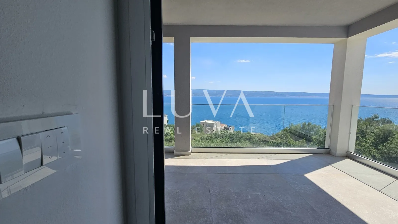 omiš, jesenice, penthouse s 134 m2 krovne terase sa pogledom na more - slika 12