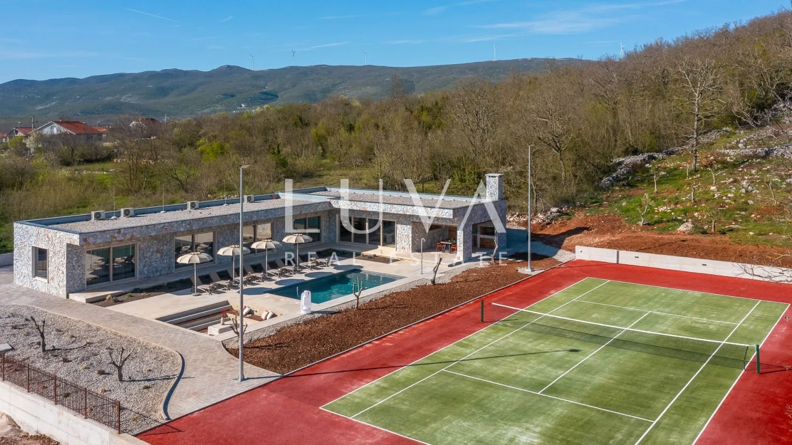 Dicmo, Split, luksuzna vila s bazenom i tenis terenom na prodaju - Dicmo Prisoje, Dicmo