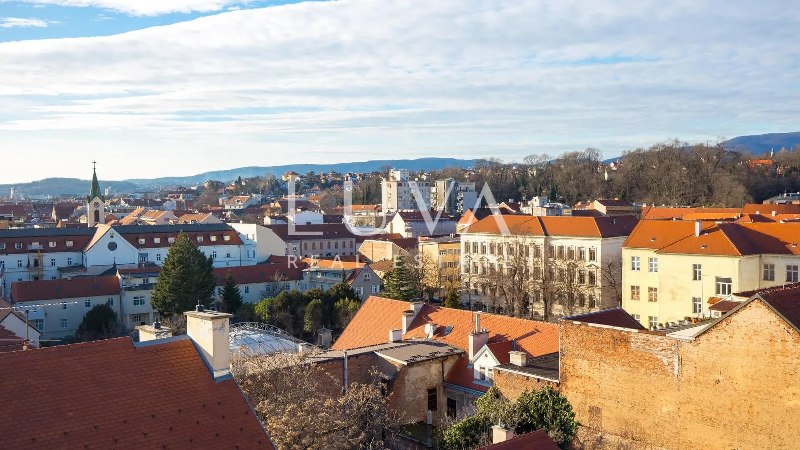 jedinstven stan s predivnim pogledom u strogom centru zagreba - slika 14