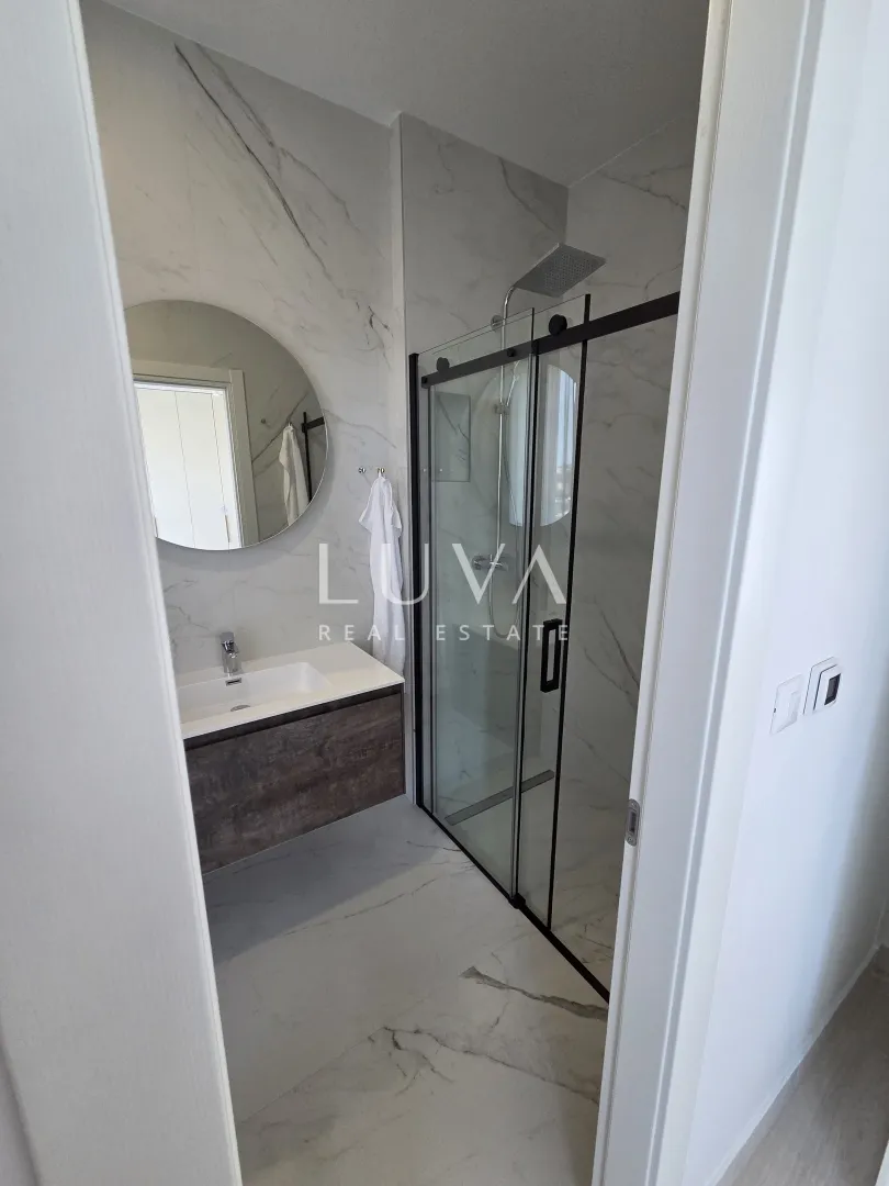 trogir, seget vranjica, kuća 200m2 s bazenom uz more - slika 8