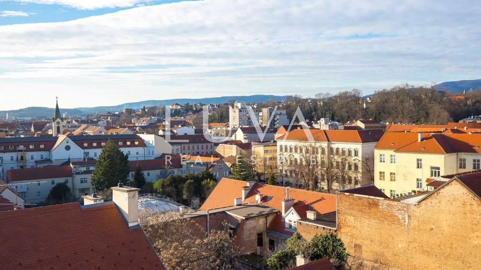 jedinstven stan s predivnim pogledom u strogom centru zagreba - slika 14