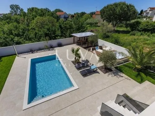 istra, poreč, moderna vila s bazenom i saunom, 217 m² - slika 15