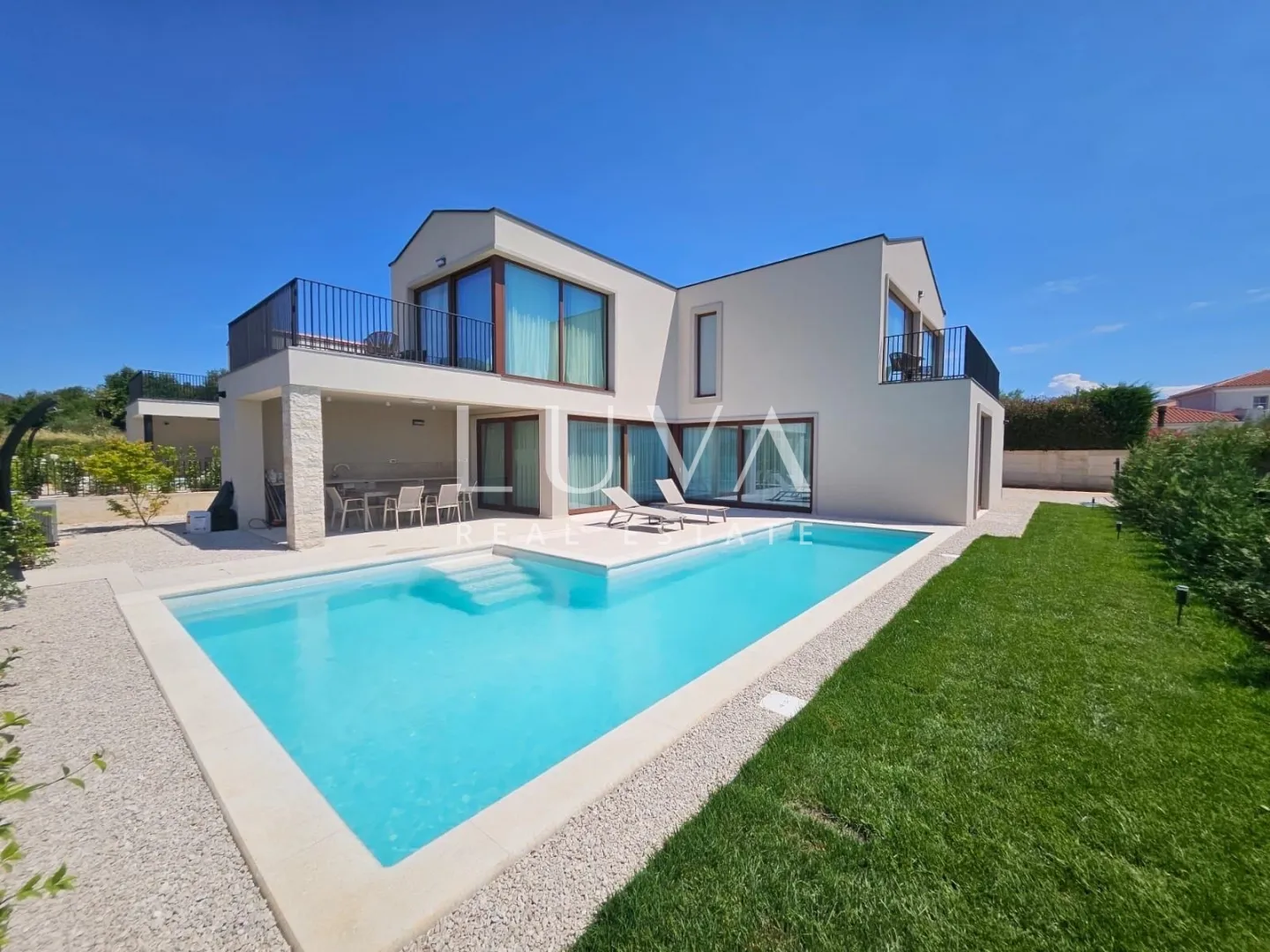 poreč, vabriga, kuća s bazenom 206 m2 na prodaju - slika 1