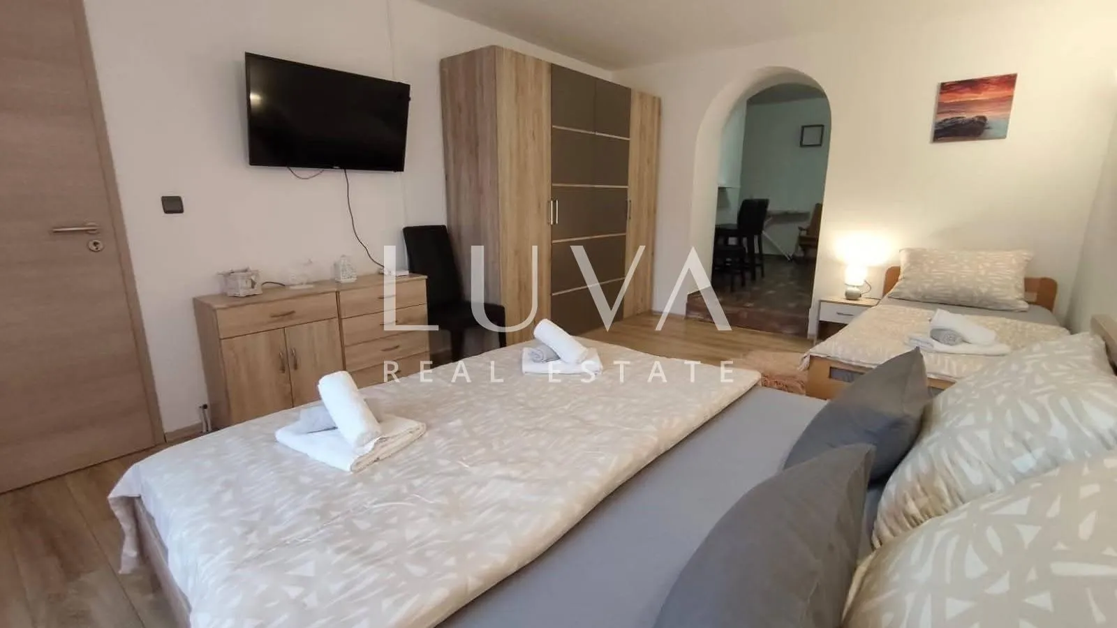kraljevica, križišće, kuća s bazenom na prodaju - slika 10