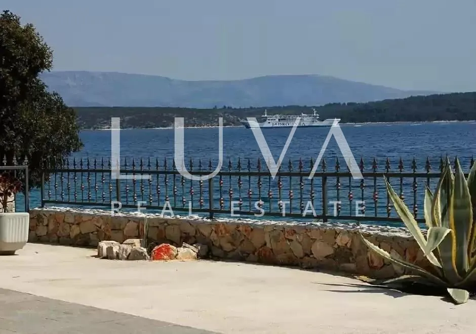 hvar, stari grad, kamena kuća uz more na prodaju - slika 11