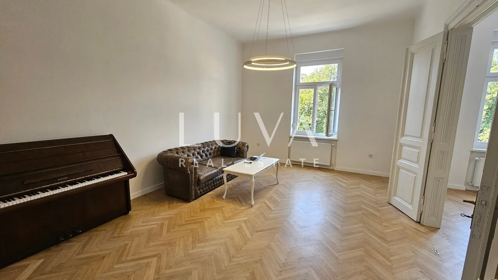 centar, svačićev trg, stan 101m2 za poslovni najam - slika 2
