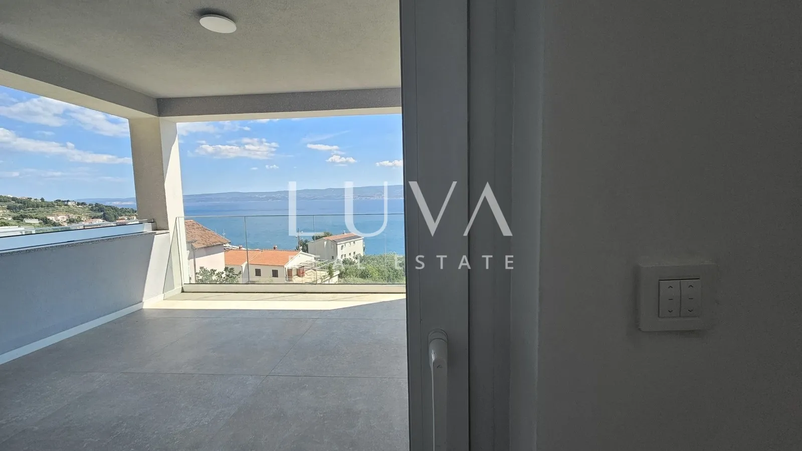 omiš, jesenice, penthouse s 134 m2 krovne terase sa pogledom na more - slika 11