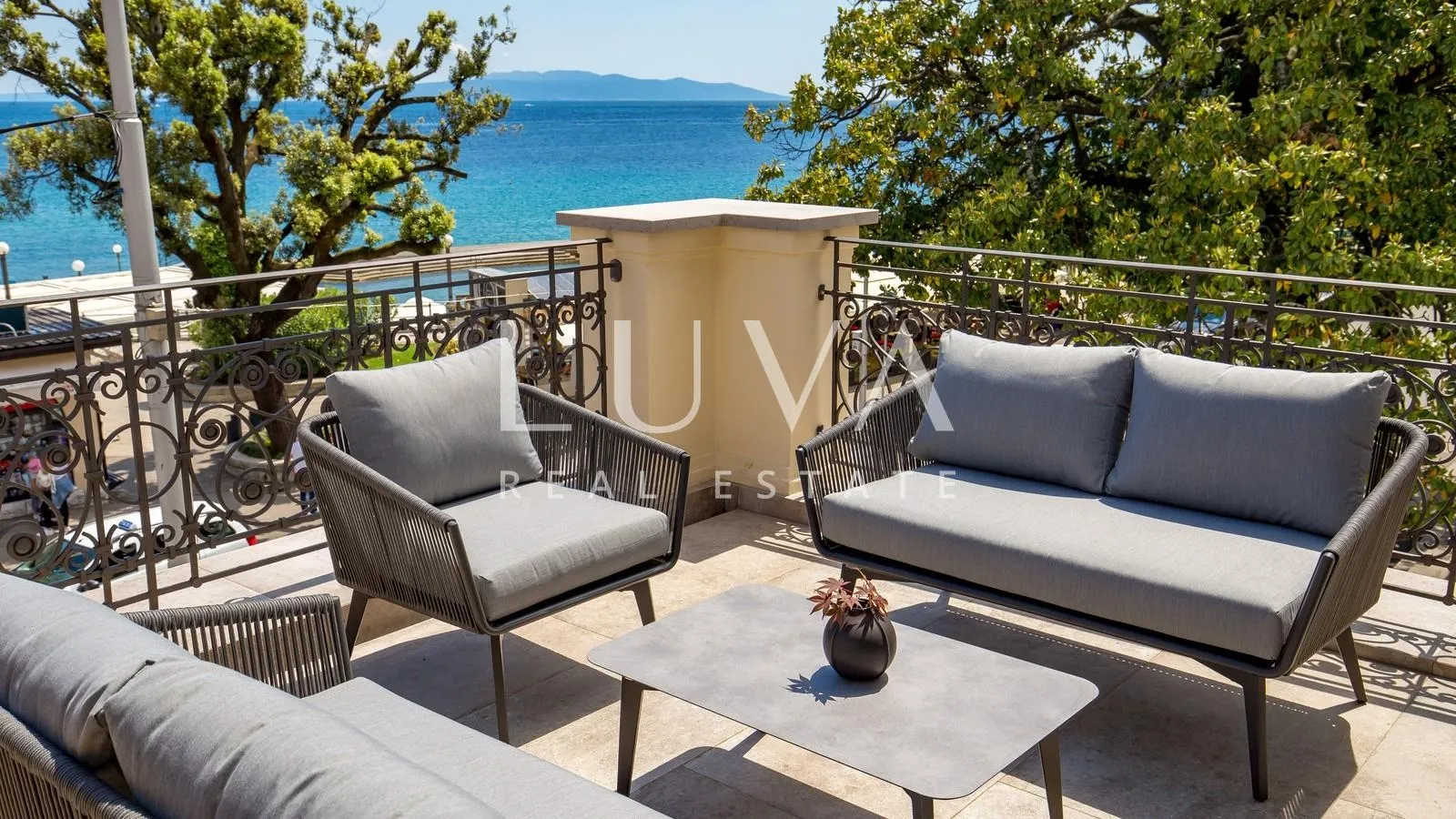 opatija, strogi centar, luksuzan stan nkp 93,79 m2 na prodaju - slika 2