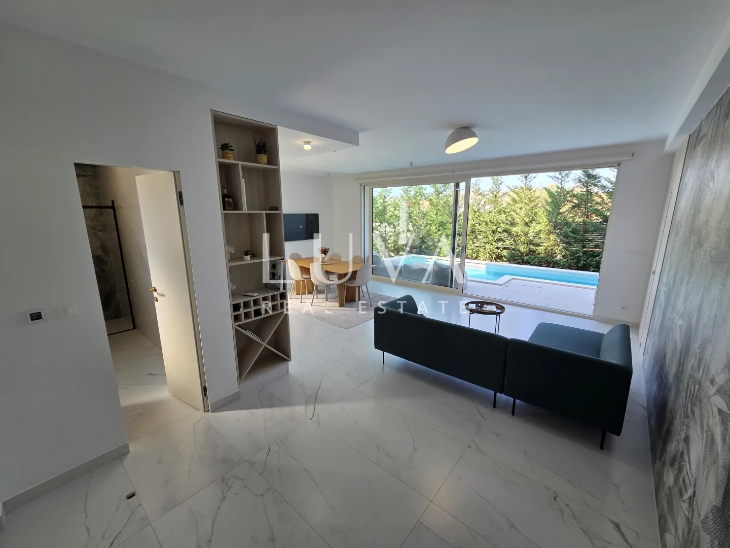 trogir, seget vranjica, kuća 200m2 s bazenom uz more - slika 2