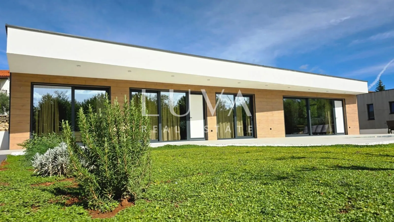 istra, labin, prodaje se moderna vila s bazenom i dva stana, 176 m2 - slika 21