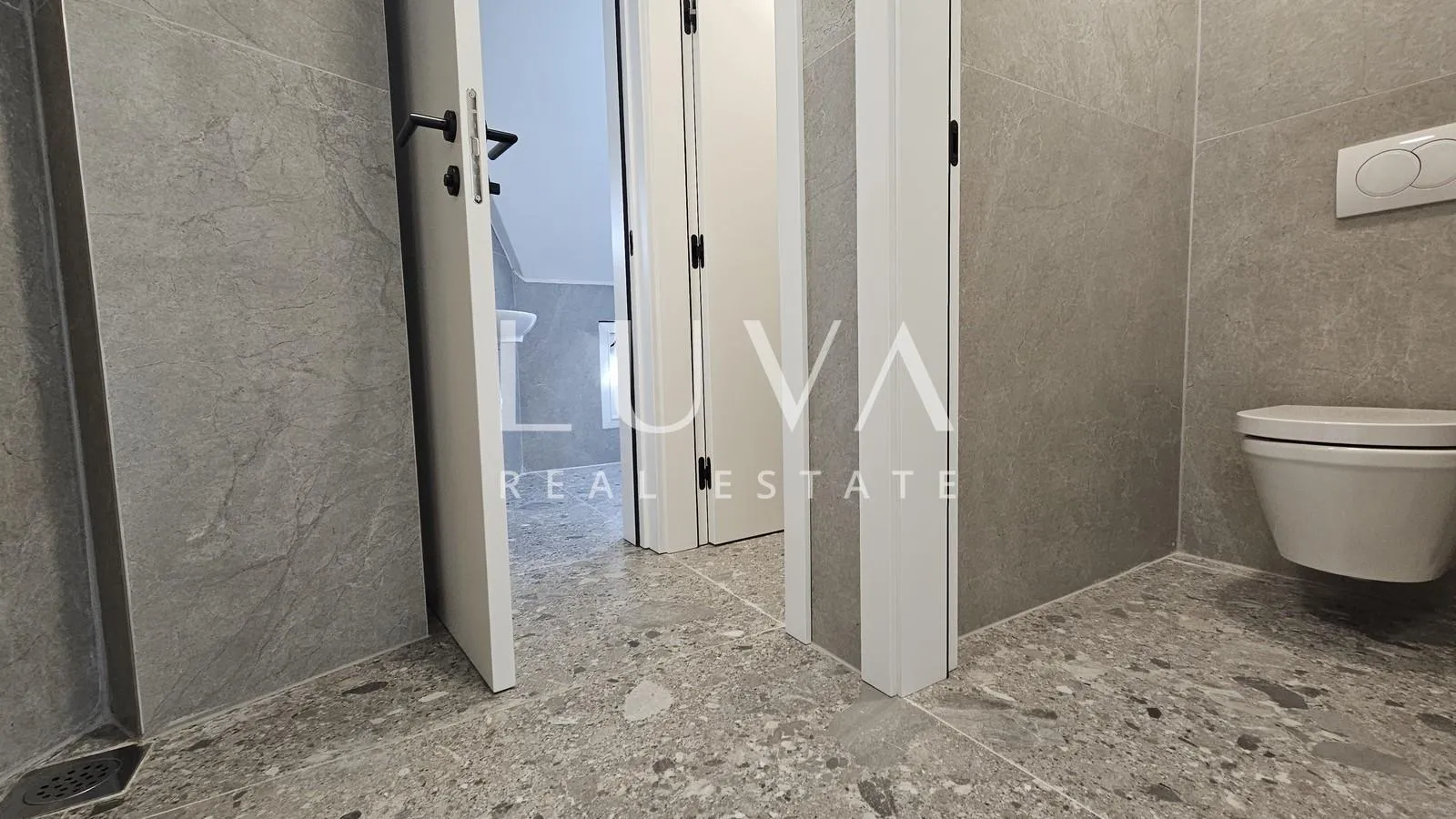 sesvete, centar, novouređeni poslovni prostor 144m2 za najam - slika 10