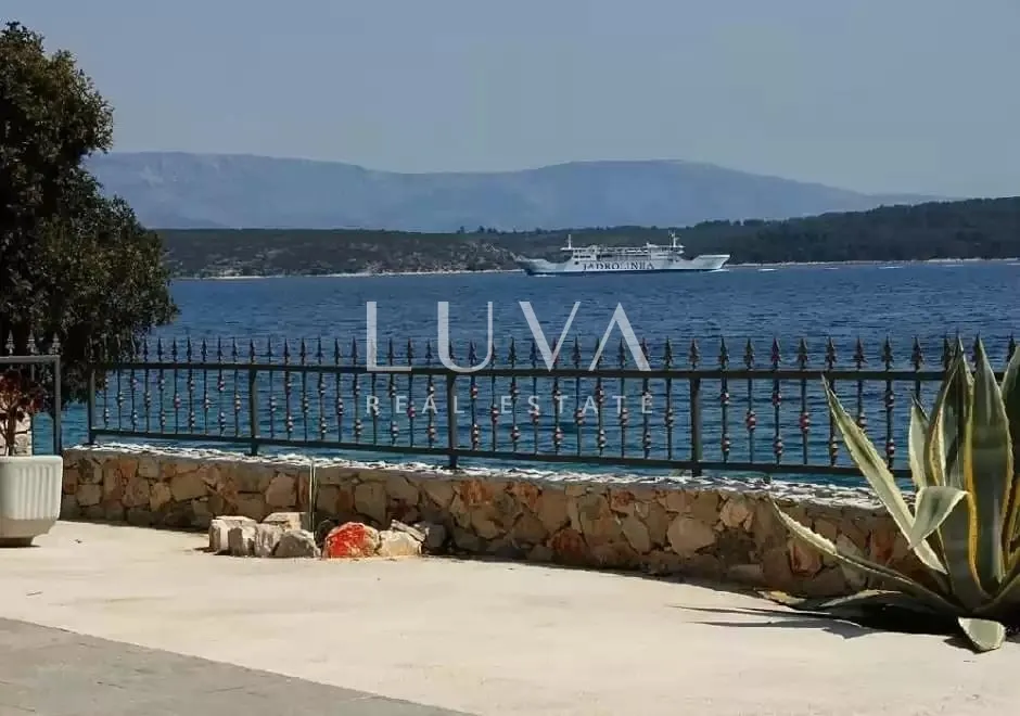 hvar, stari grad, kamena kuća uz more na prodaju - slika 11
