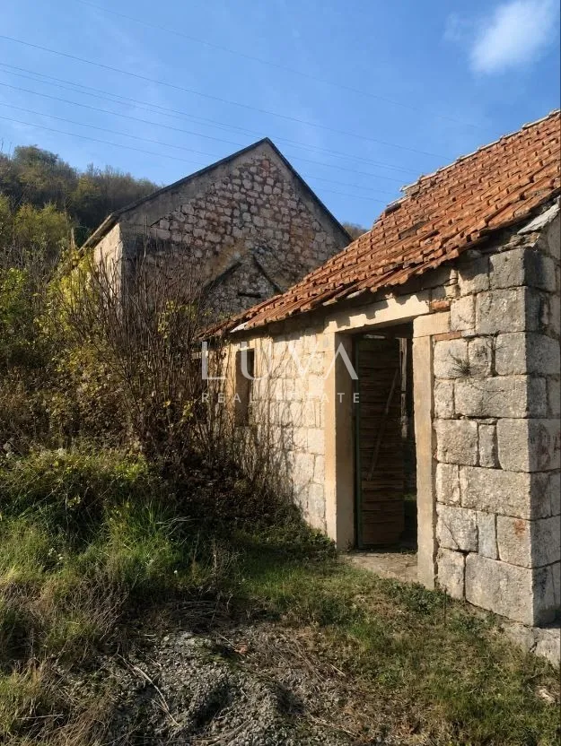 sinj, brnaze, građevinsko zemljište 1185m2 s 3 kamene kuće tlocrta 180m2 - slika 2