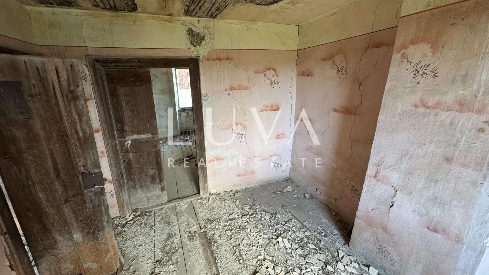 istra, motovun, kuća za renovaciju s dvorištem, 195 m2 - slika 13