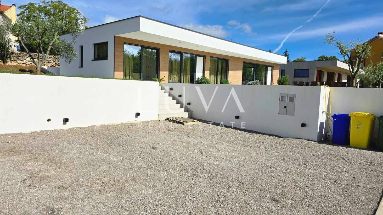istra, labin, prodaje se moderna vila s bazenom i dva stana, 176 m2 - slika 23