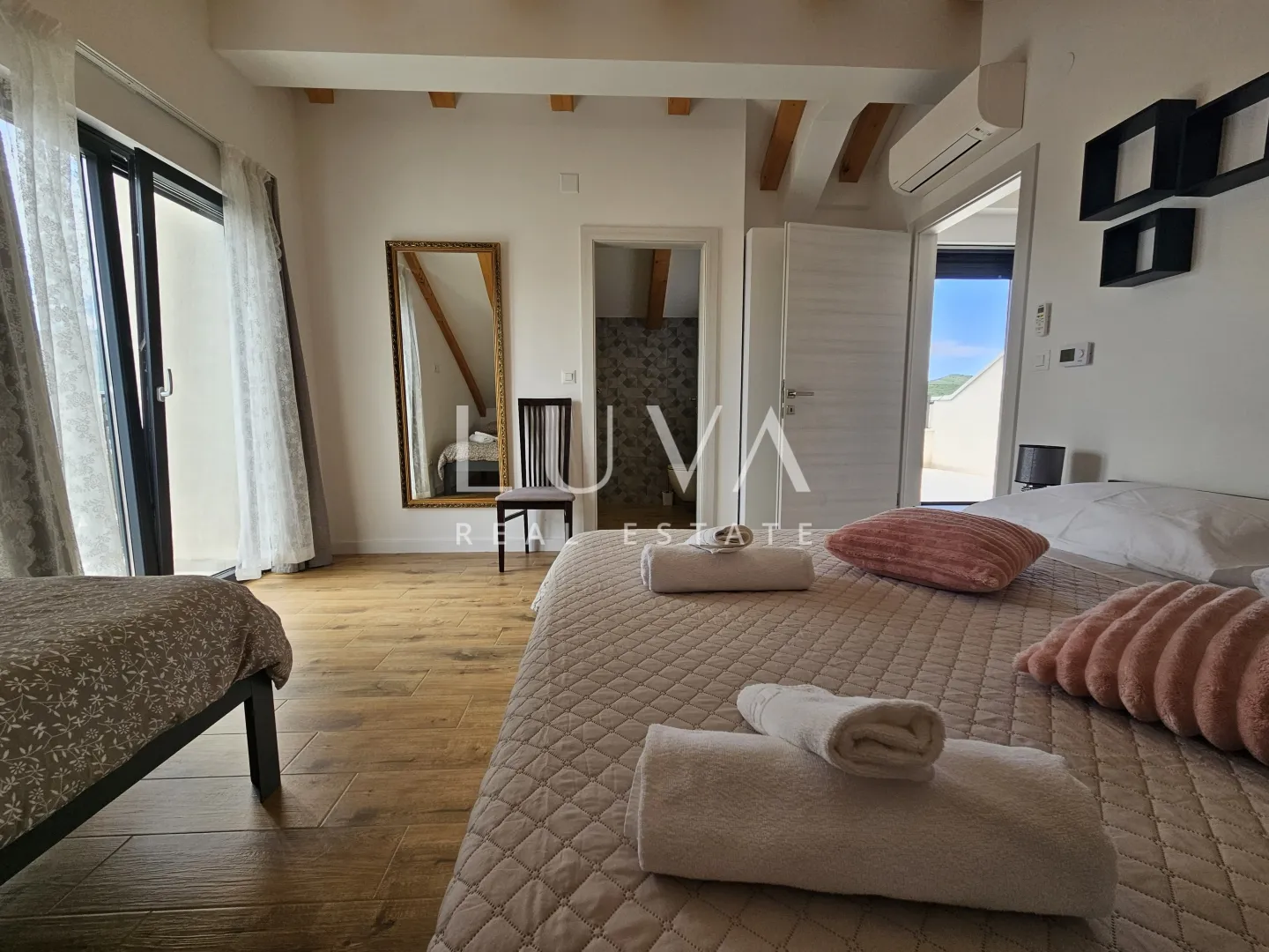 solin, koprivno, villa s bazenom, ljetnom kuhinjom na prodaju - slika 6