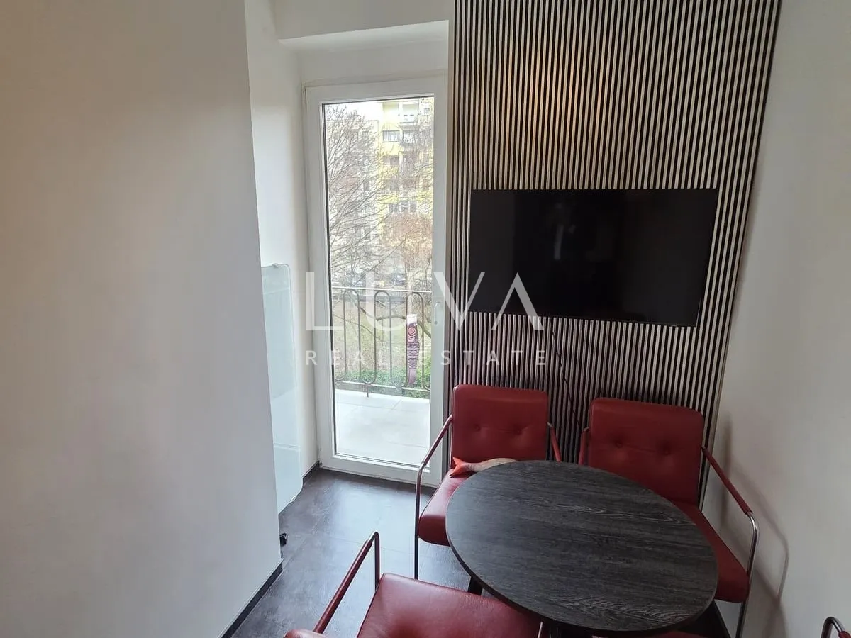 zagreb, trg franc republike, uređen stan 55m2, 2 balkona i garaža - slika 10