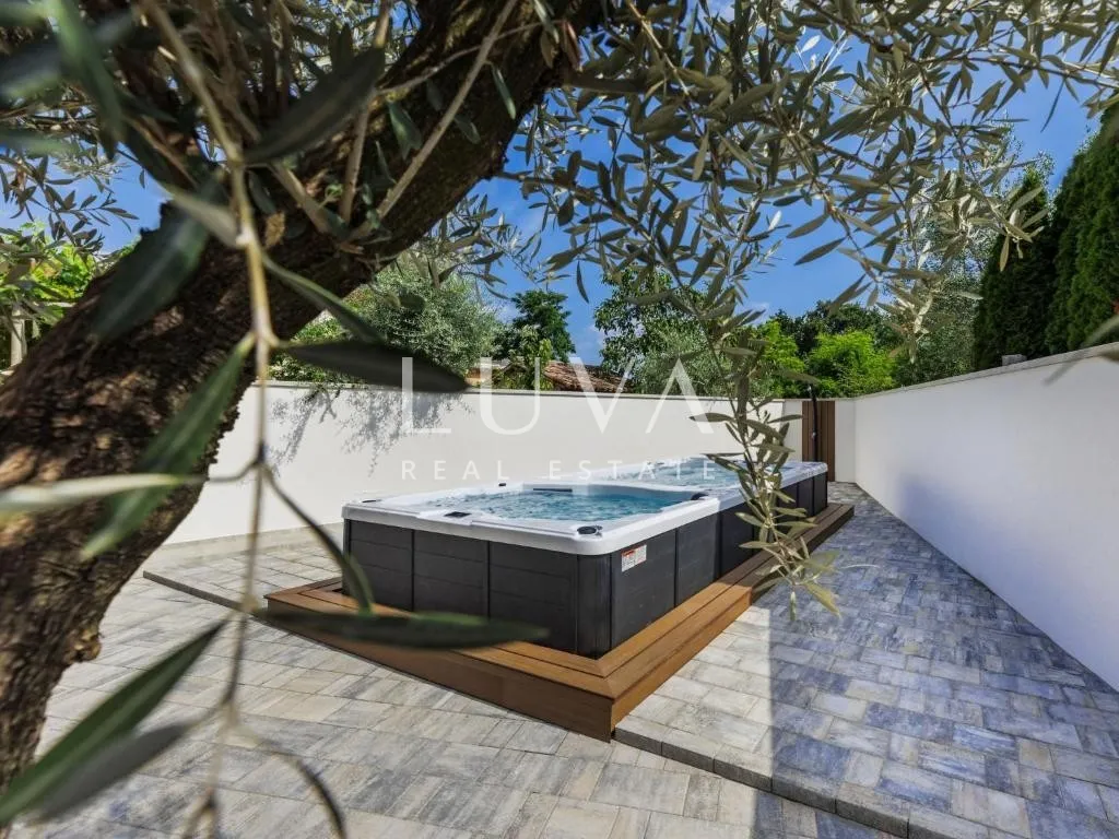 istra, poreč, obnovljena kamena kuća s jacuzzijem, 105 m² - slika 2