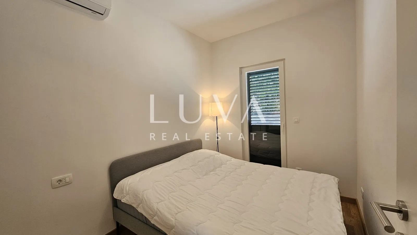 omiš, nemira, 3 apartmana i konoba uz more sa parkingom na prodaju - slika 31