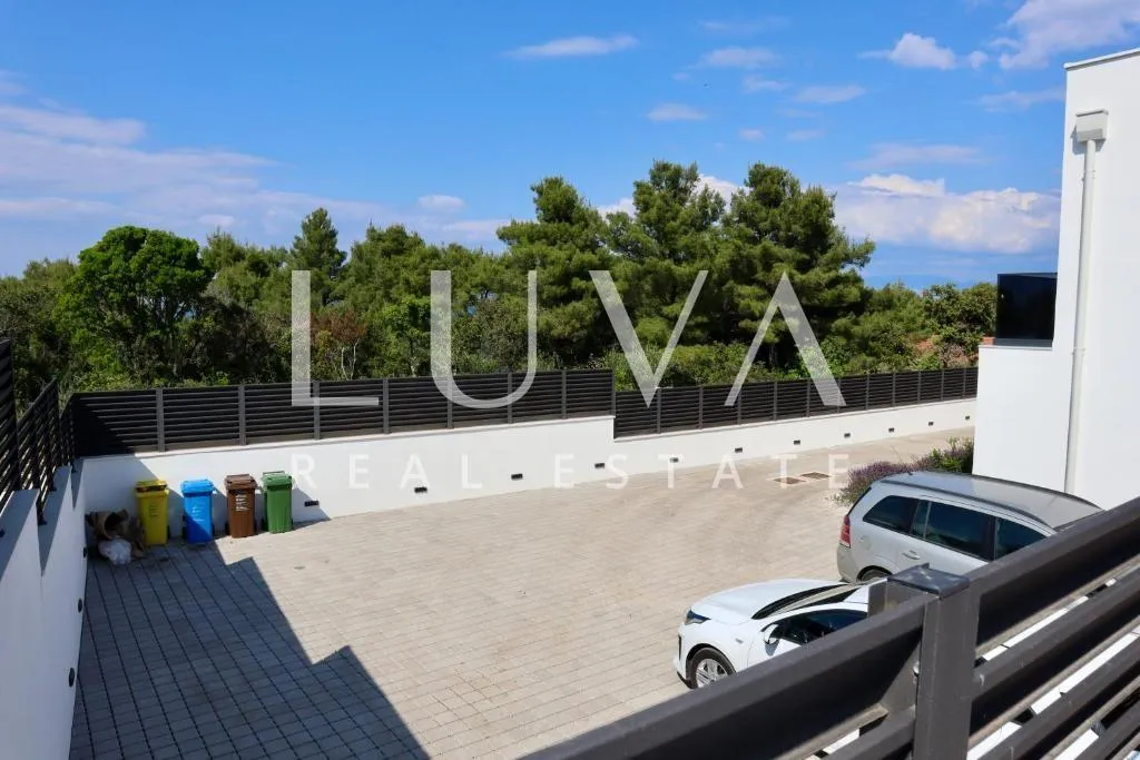 šolta, rogač, luksuzna vila s bazenom uz more na prodaju - slika 18