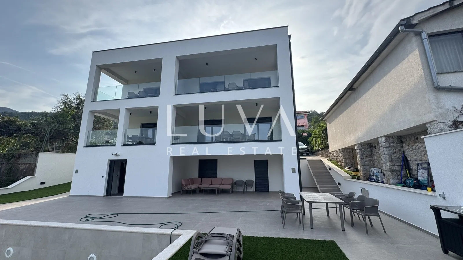 lovran, moderan stan s bazenom i pogledom na more za najam, 60 m2 - slika 13