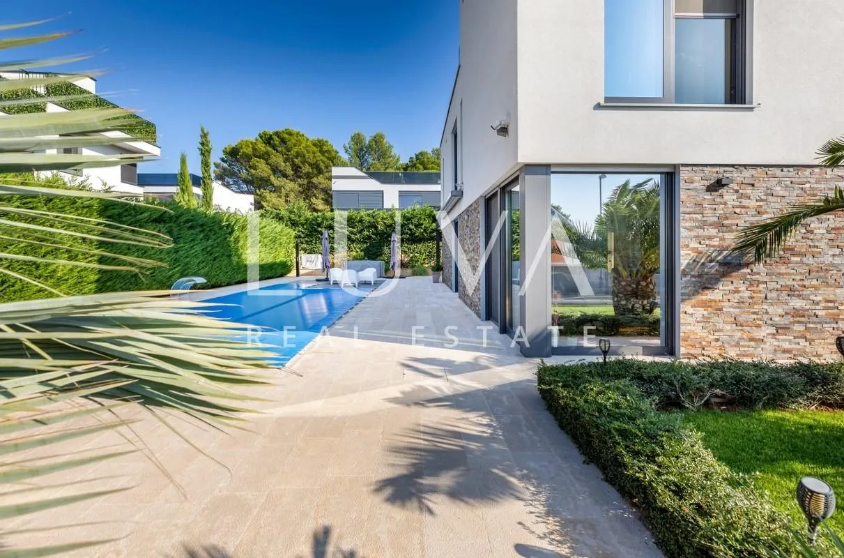 istra, fažana, moderna vila s bazenom uz more, 330 m2 - slika 4