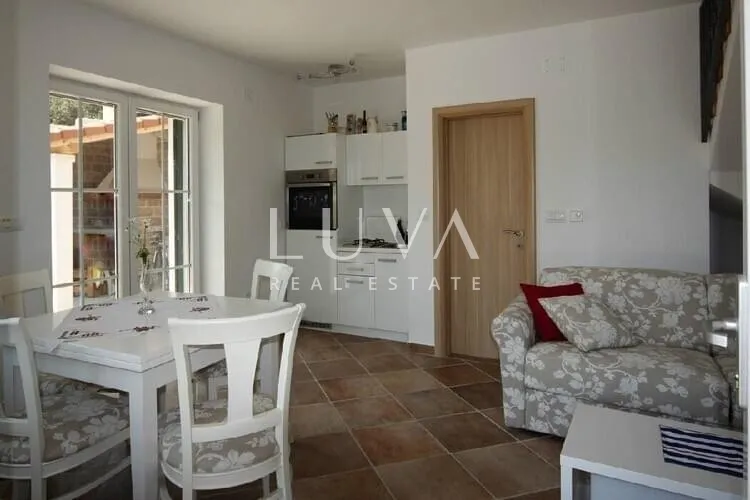 hvar, stari grad, kamena kuća uz more na prodaju - slika 13