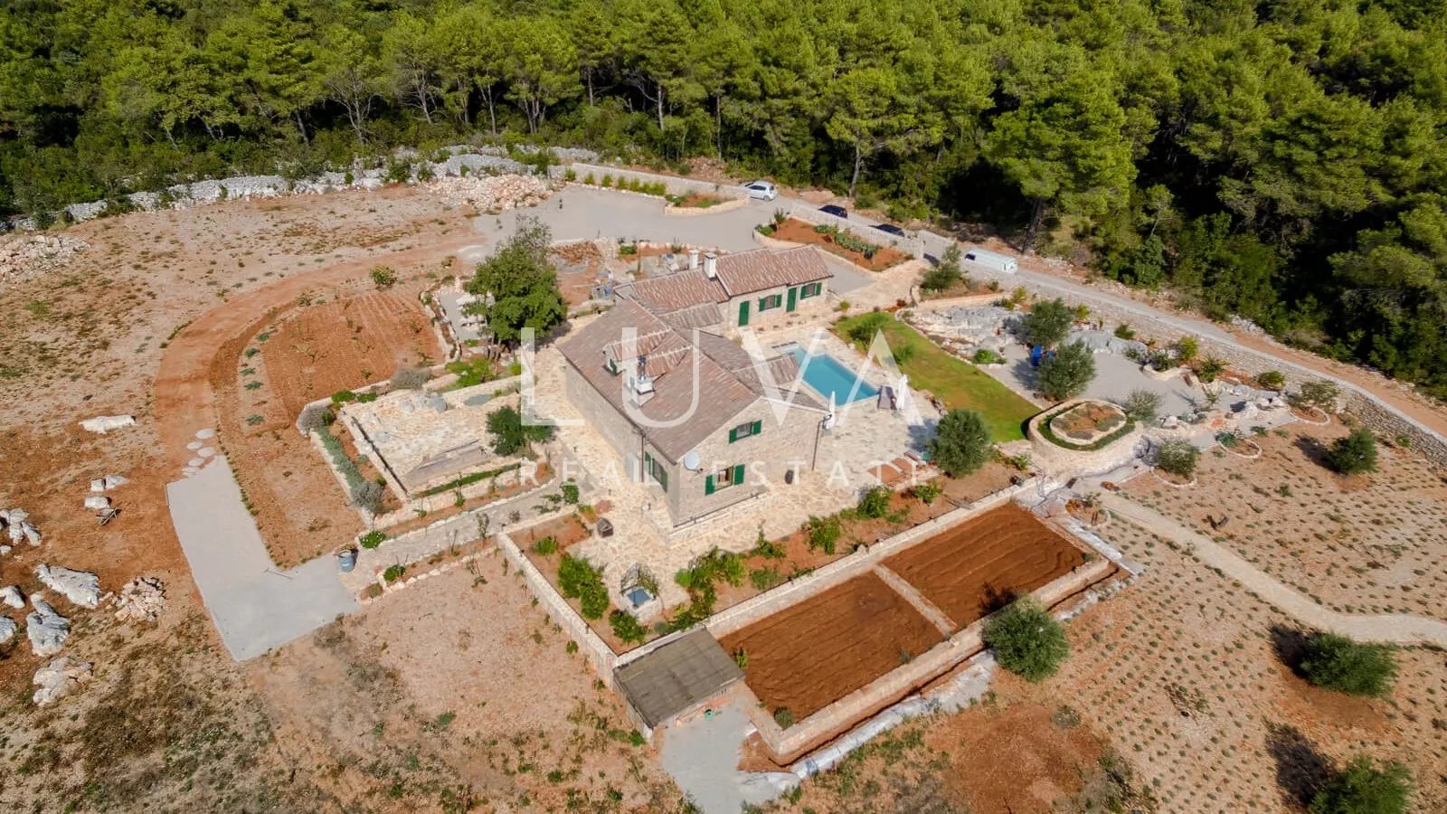 luksuzna vila s bazenom na osami na hvaru - slika 2