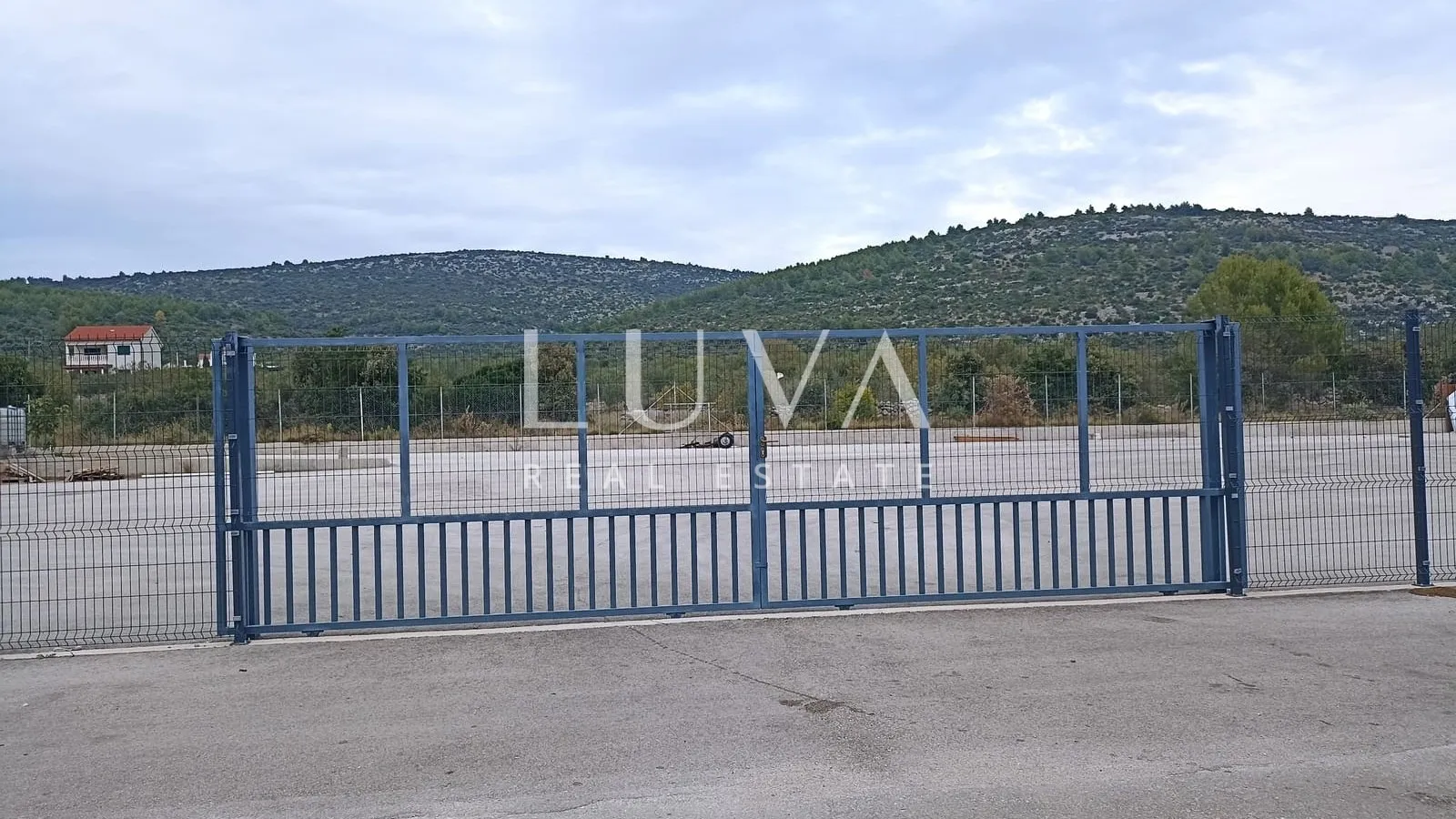 marina, trogir, prodaja velikog i urednog skladišta 3200m2 - slika 2