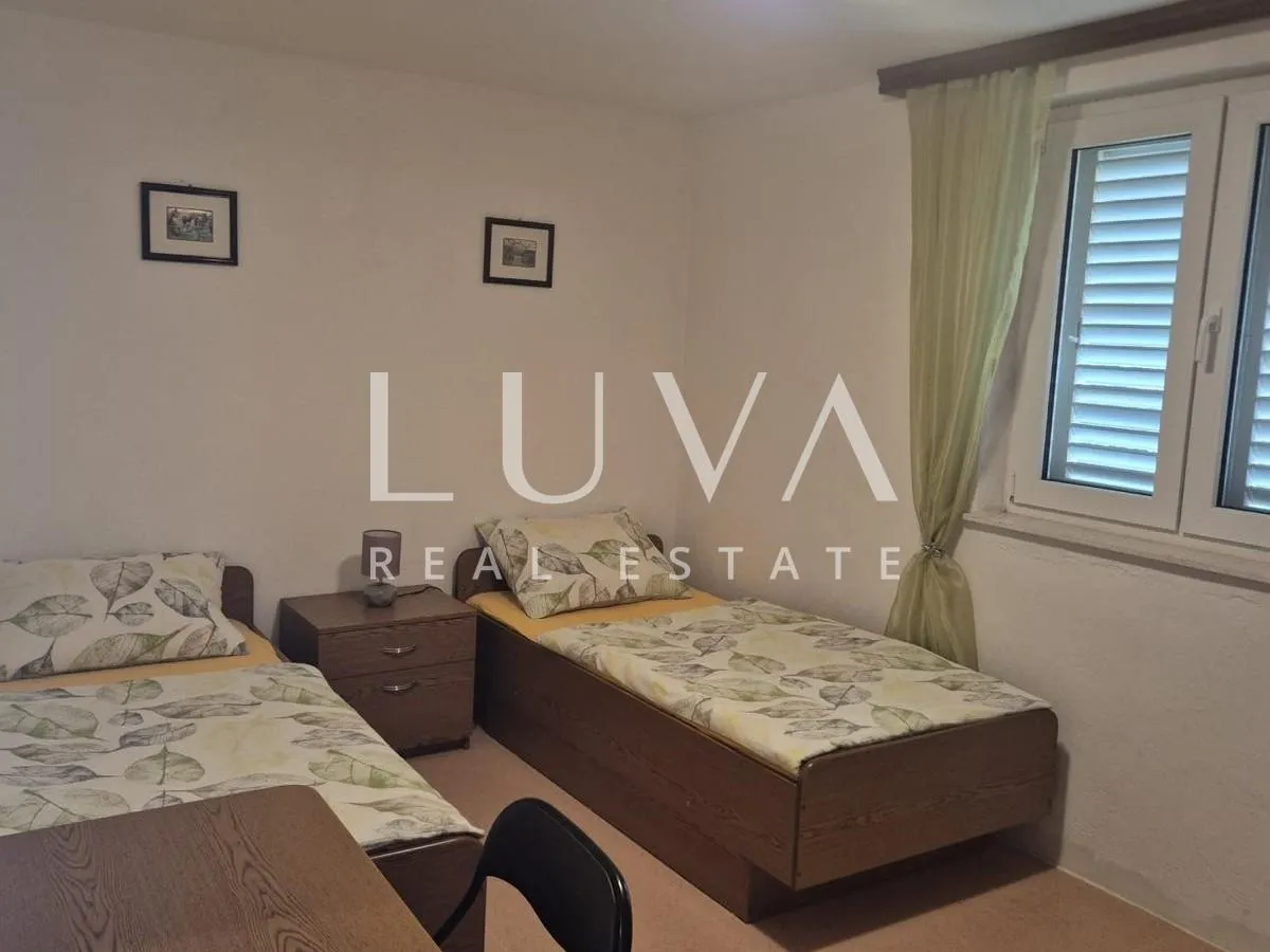 trogir, kuća 120 m2 blizu mora na prodaju - slika 13