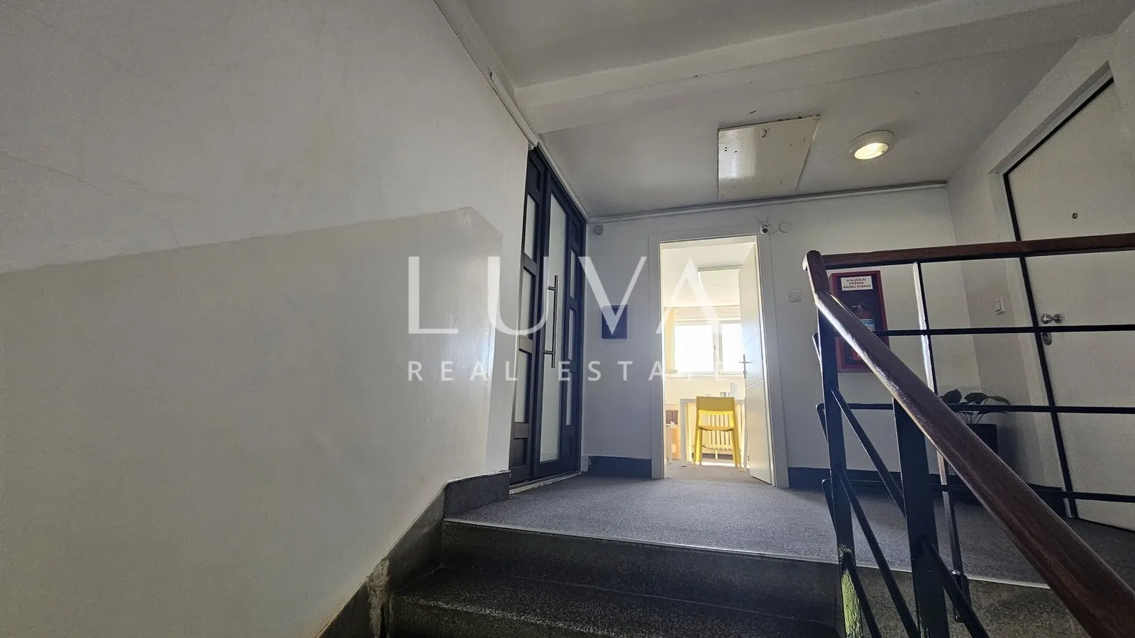 sesvete, centar, novouređeni poslovni prostor 144m2 za najam - slika 19
