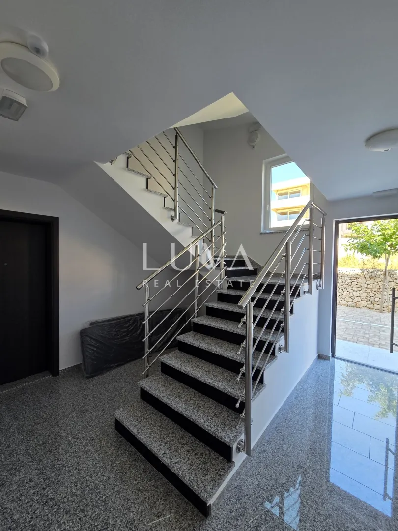 novalja, moderna novogradnja, stan s2/z1, nkp 76 m2 - slika 8
