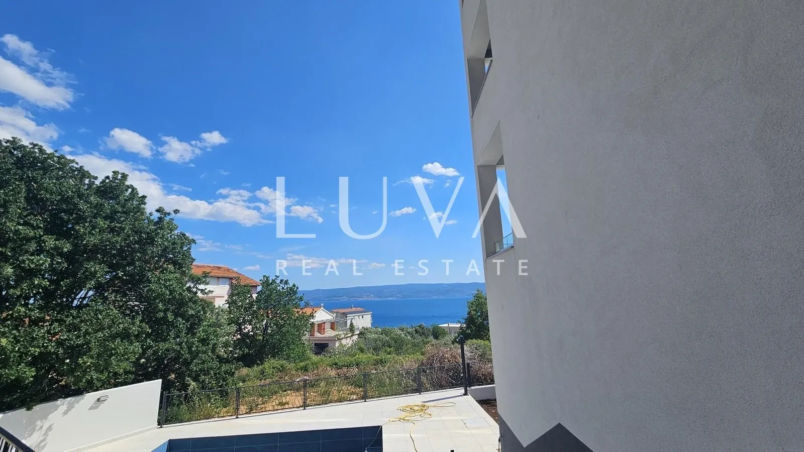 omiš, jesenice, penthouse s 134 m2 krovne terase sa pogledom na more - slika 35
