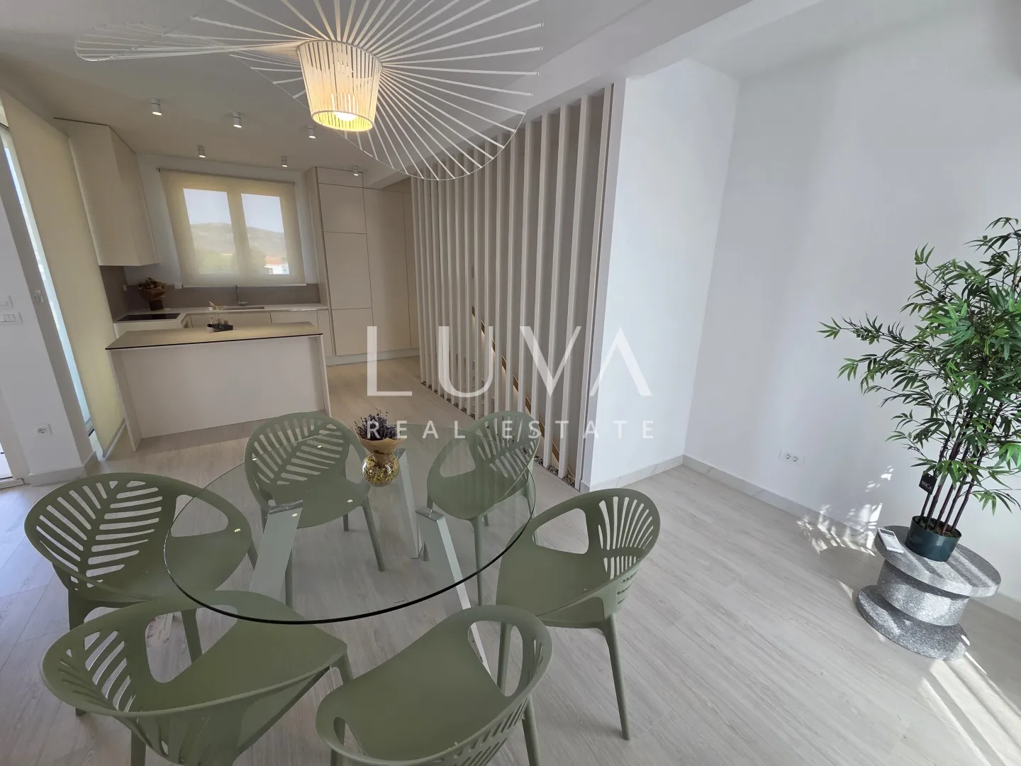 trogir, seget vranjica, kuća 200m2 s bazenom uz more - slika 14