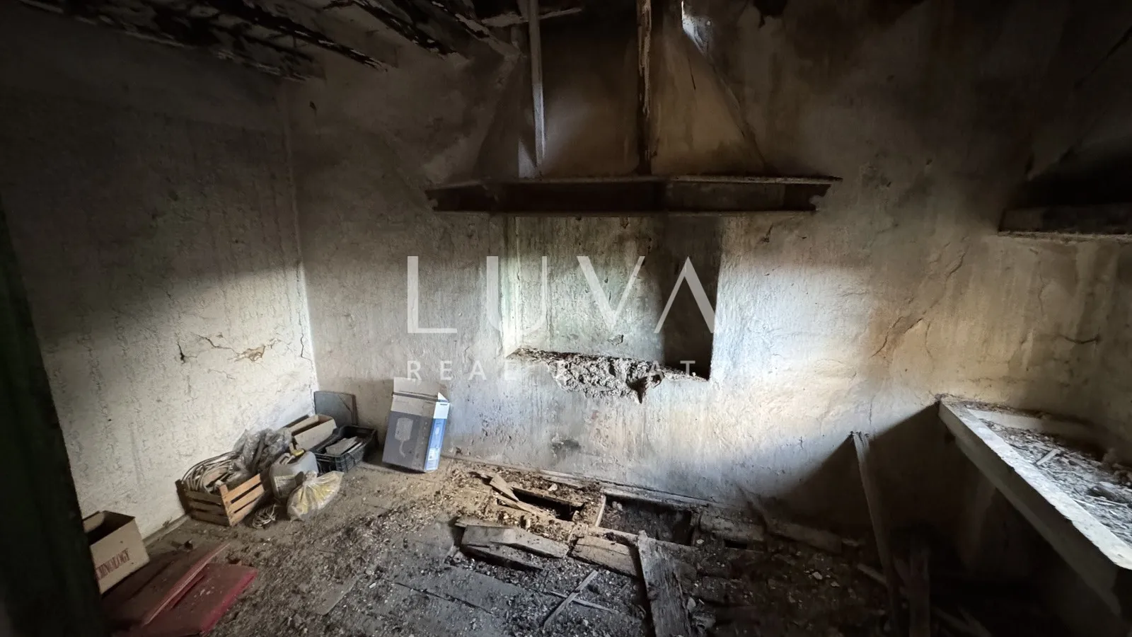 istra, motovun, kuća za renovaciju s dvorištem, 195 m2 - slika 9