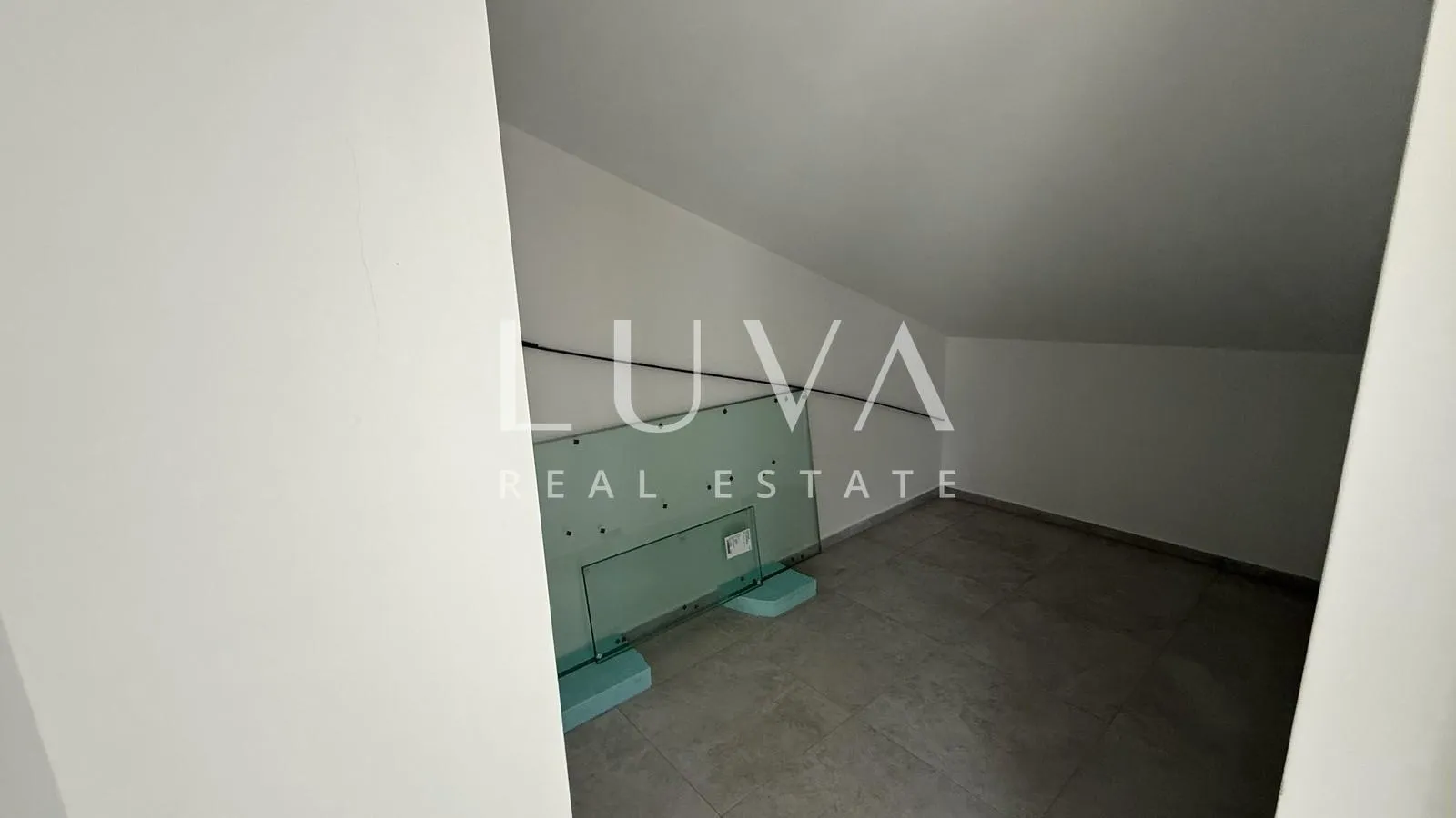 poreč, moderna samostojeća kuća s bazenom i pogledom na more, 233 m² - slika 19