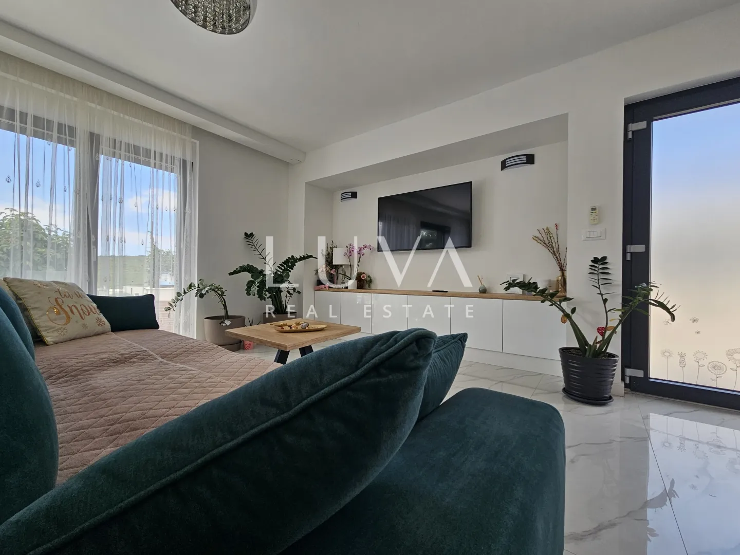 solin, koprivno, villa s bazenom, ljetnom kuhinjom na prodaju - slika 31